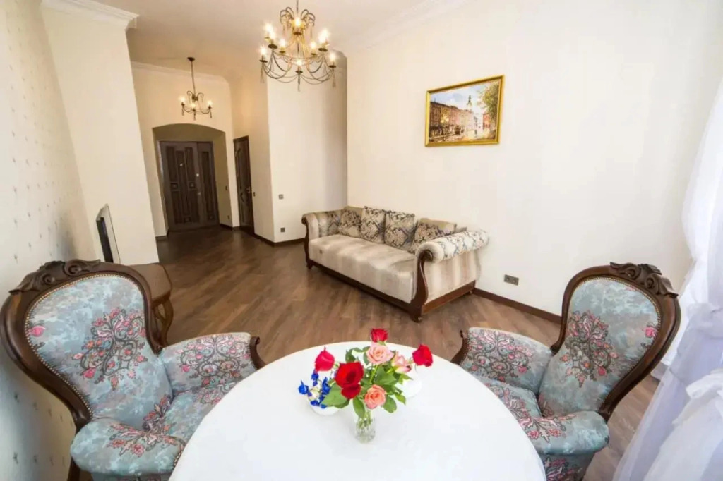 V.I.P.Apartmens Rynok Sqr.19