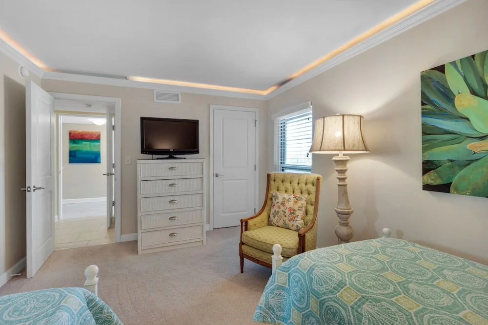 Sea Oats 4 Bedroom Condo by RedAwning