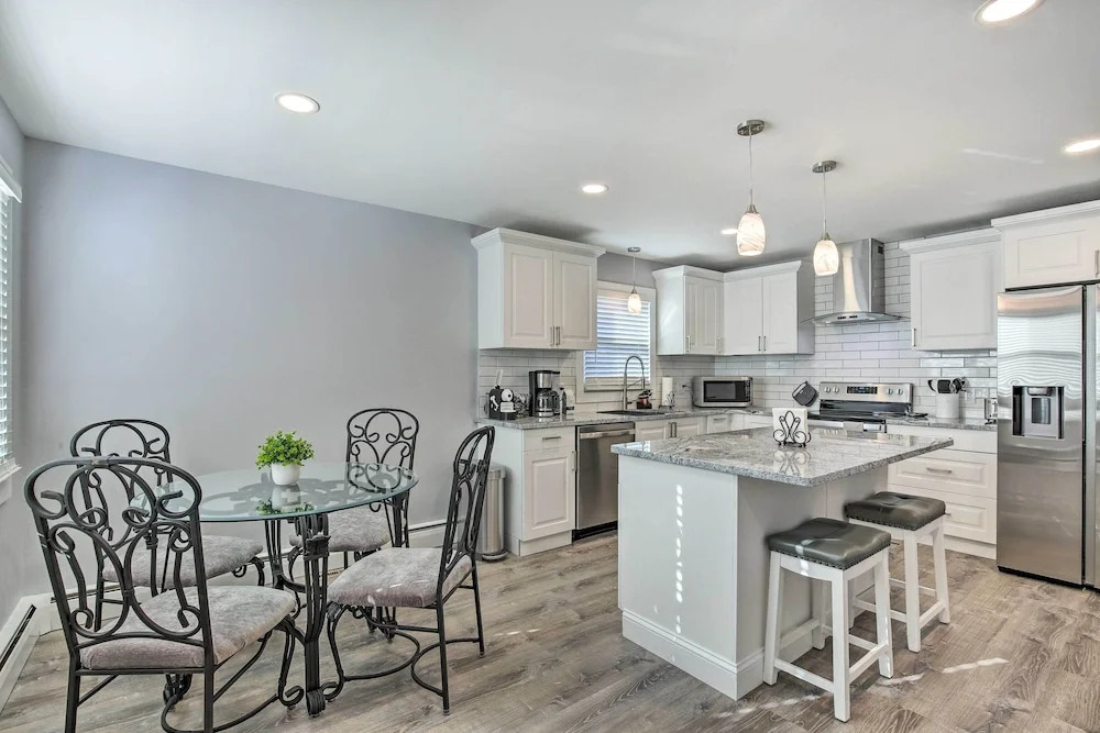 Modern Middletown Retreat, Minutes to Downtown!