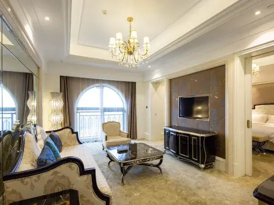 Xianhua Sandalwood Lakeside Hotel