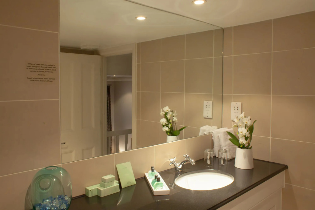 54 Queens Gate Hotel