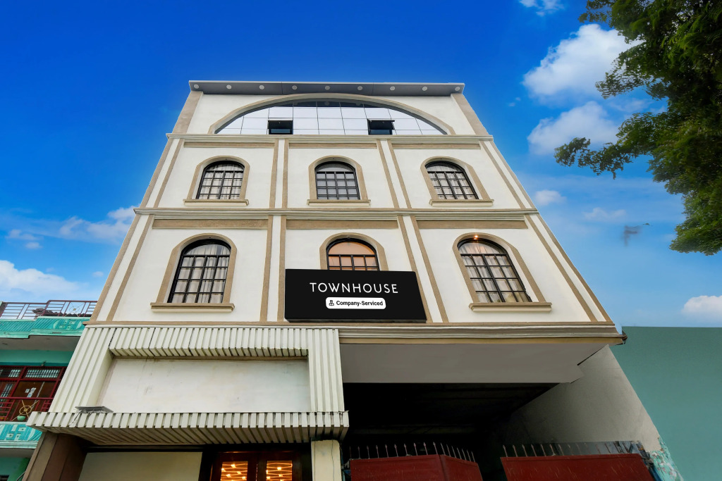 Super OYO Townhouse Varanasi Railway Junction