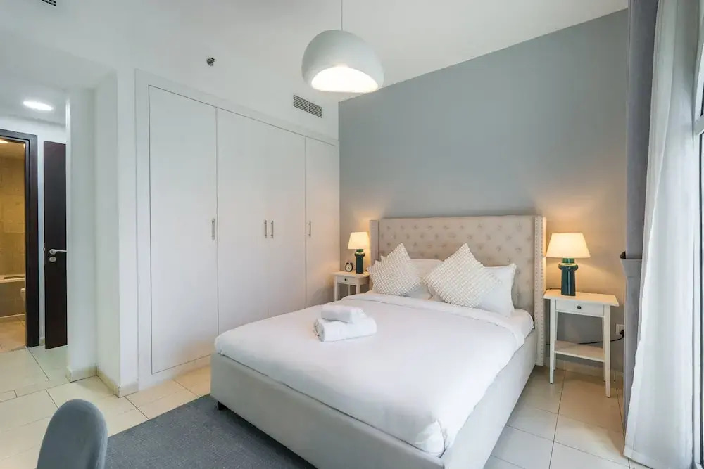 Pleasing 1-bedroom for 4 in JVC for Relaxing Getaway