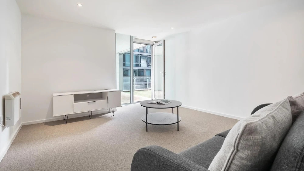 Bright, Stylish 2BR Apartment in Central Sheffield
