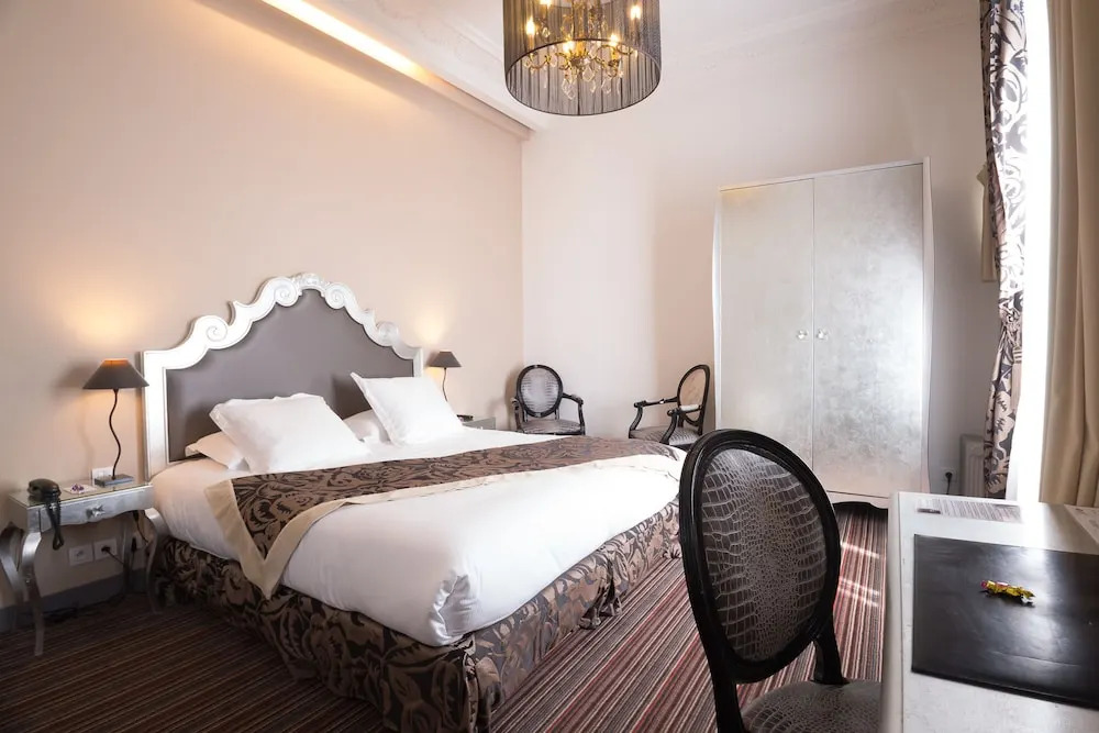 81 Lhotel