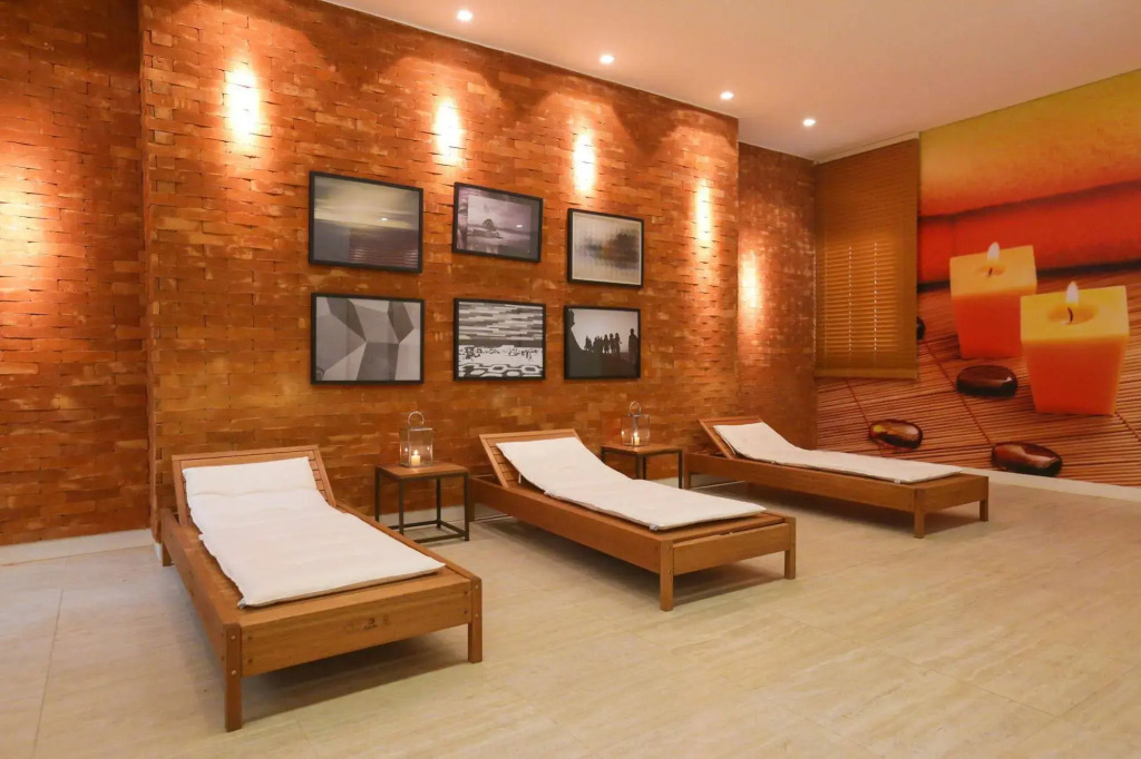 Vista Park Hplus Long Stay
