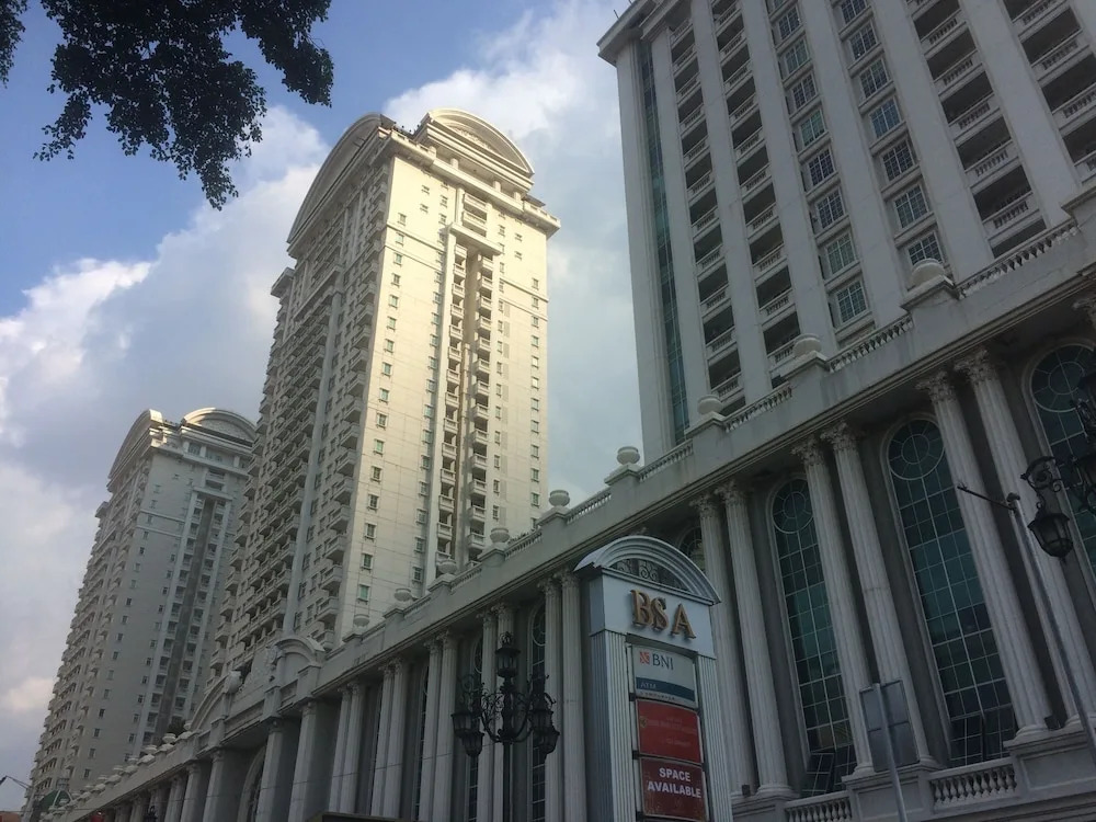 Spacious 2Br Bellezza Apartment