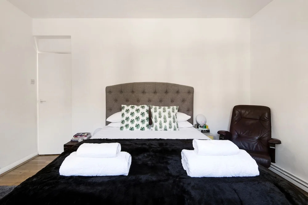 Bright and Breezy home by Clapham Common