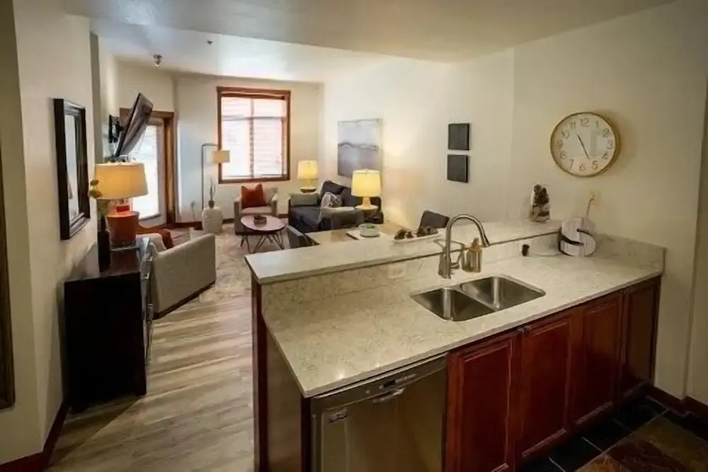 3106- One Bedroom + Den Deluxe Powderhorn Lodge 1 Hotel Room by RedAwning