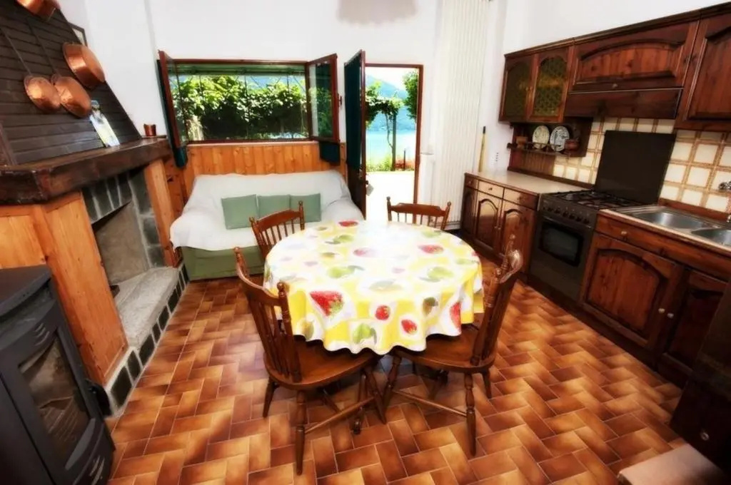Ferienwohnung für 2 Personen 1 Kind ca 30 m in Vercana, Comer See Nordufer Comer See