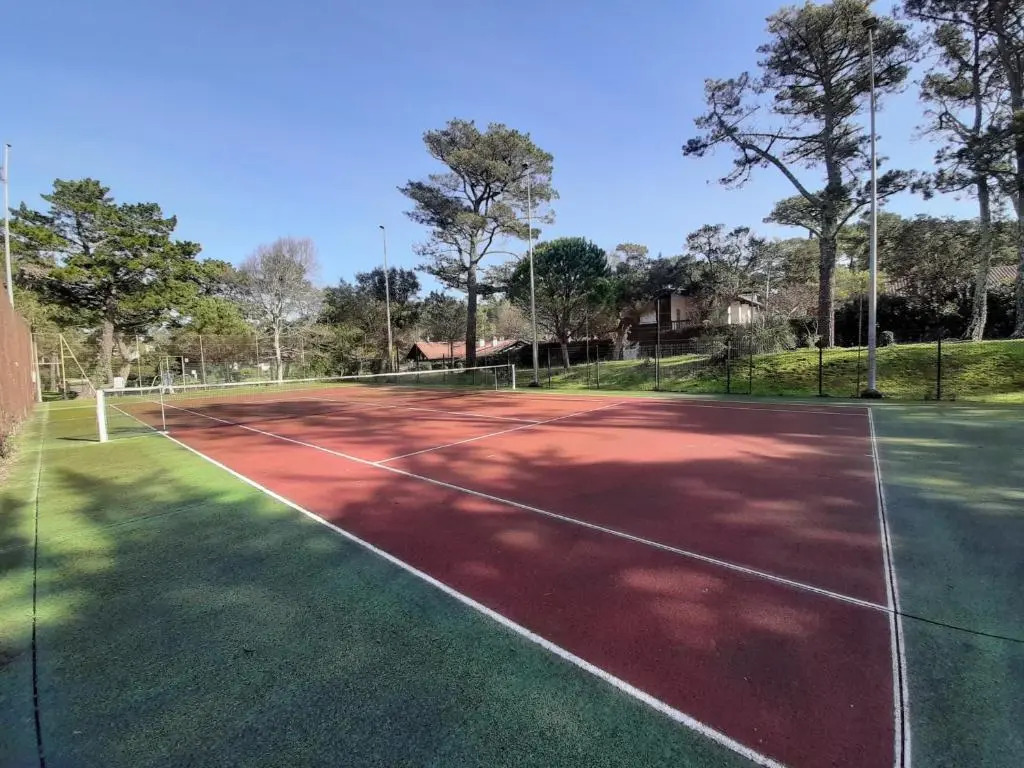 Maison rénovée avec terrasse à 700m des plages, marché et activités - Tennis et piste cyclable à 10m - FR-1-239-385