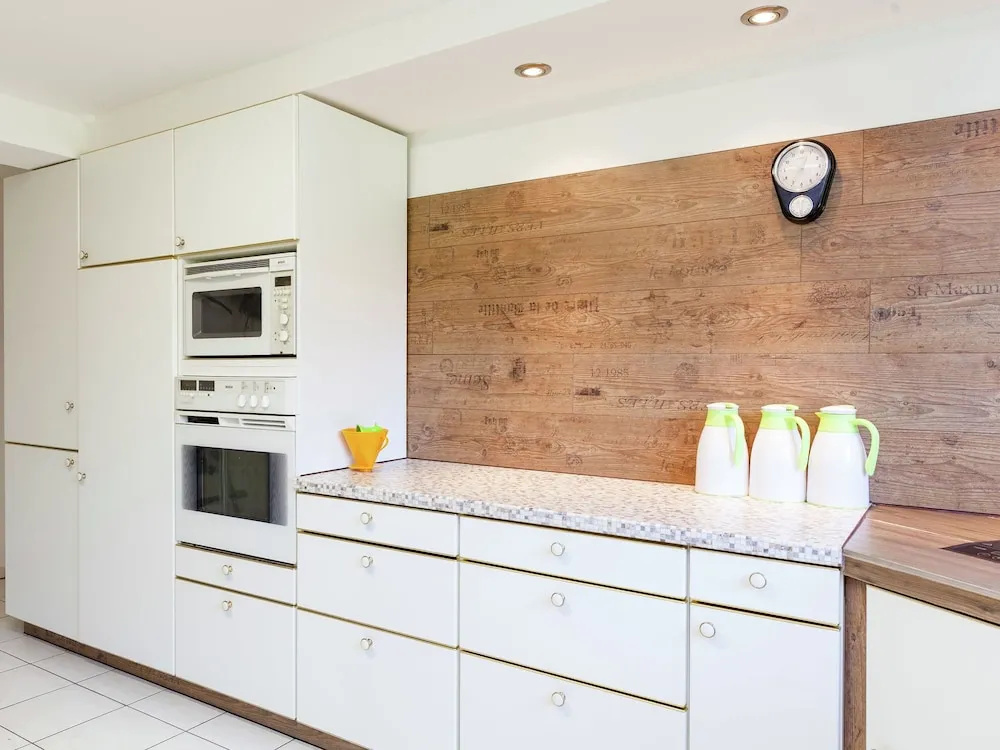 Spacious Holiday Home in Hulsa with Private Garden