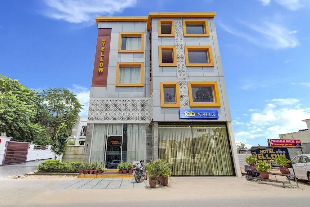 Fabhotel Yellow
