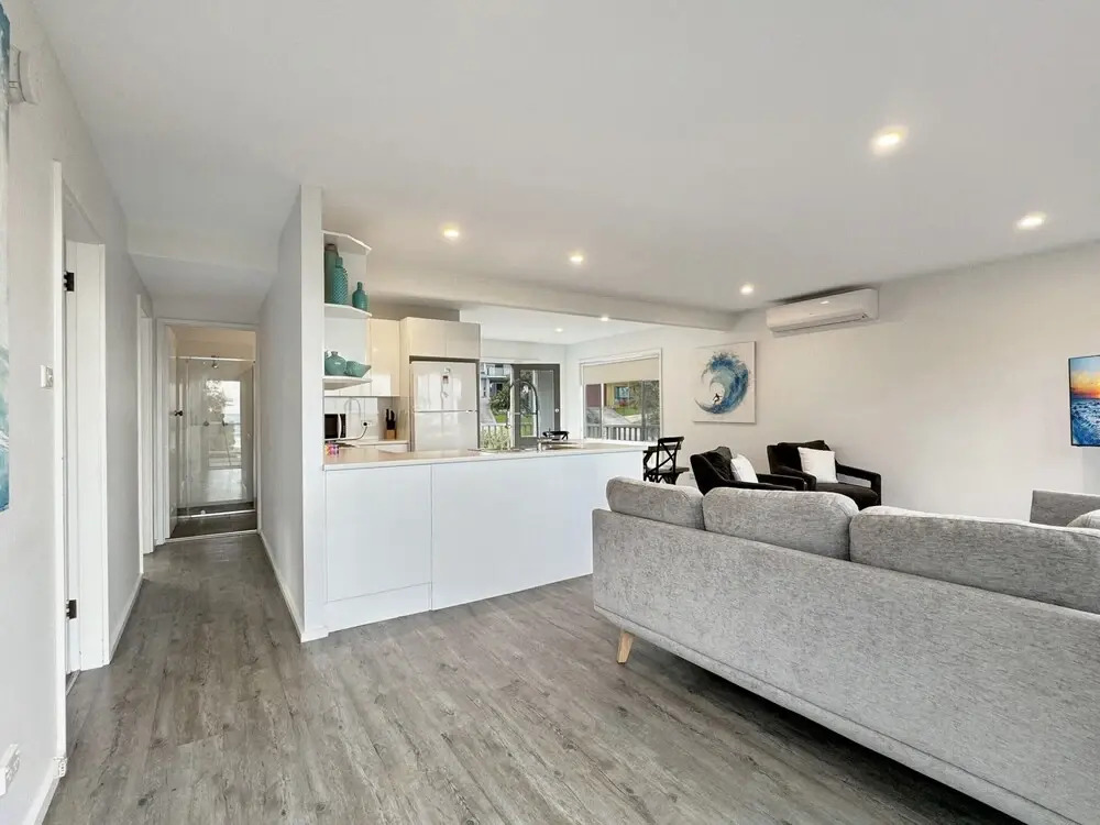 Oceanfront 4-bed Haven With BBQ & Alfresco Dining