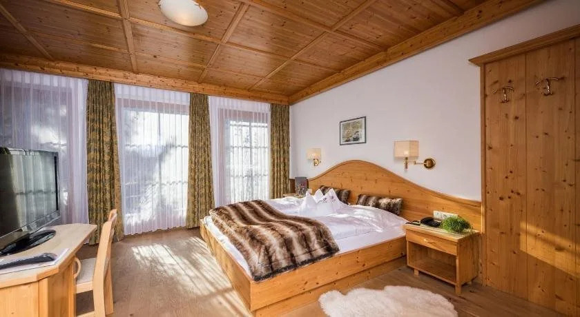 Helmhotel