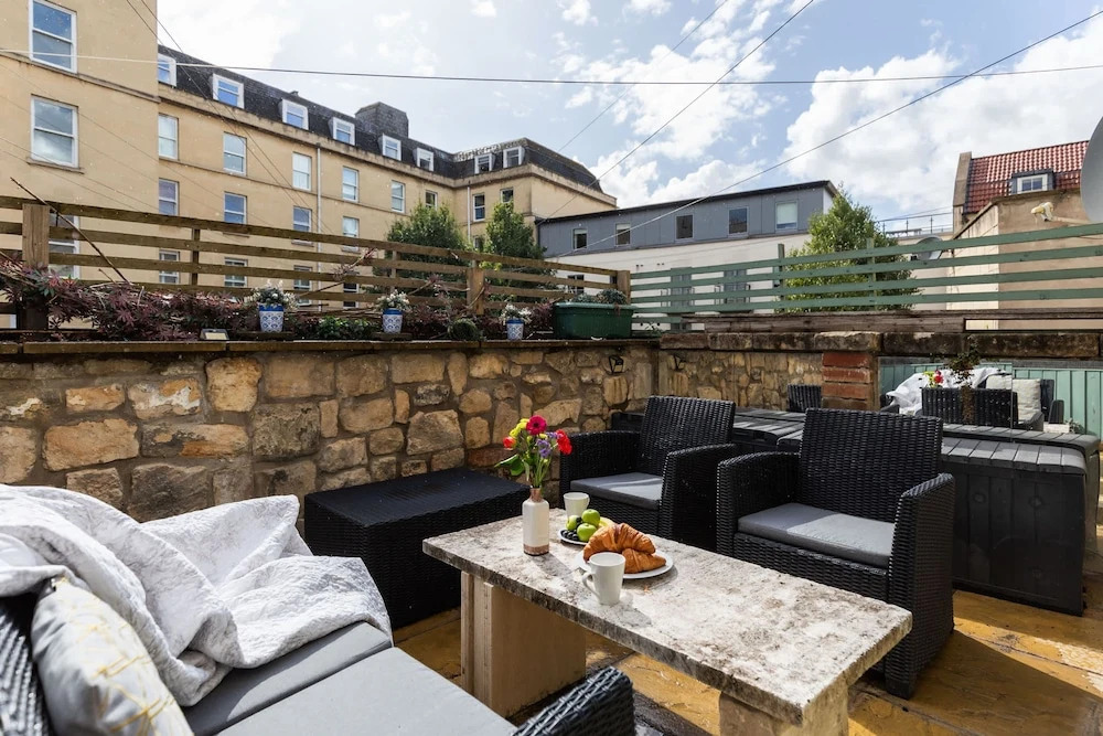 Stylish 4-bedroom Townhouse in the Heart of Bath