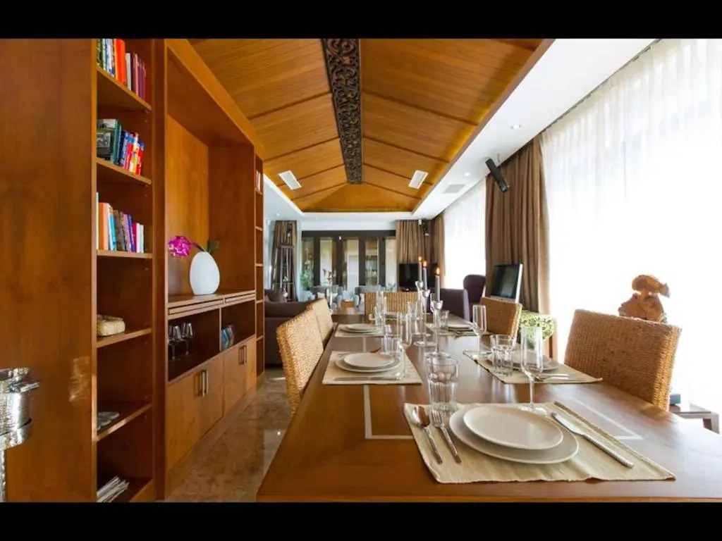 Dasiri Lakefront Villa Premium