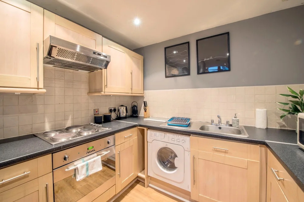 2 Bedroom Apartment Near Manchester Victoria