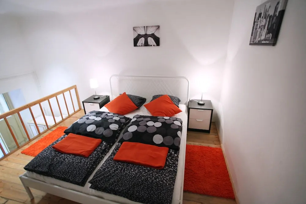Dfive Apartments - Colorful