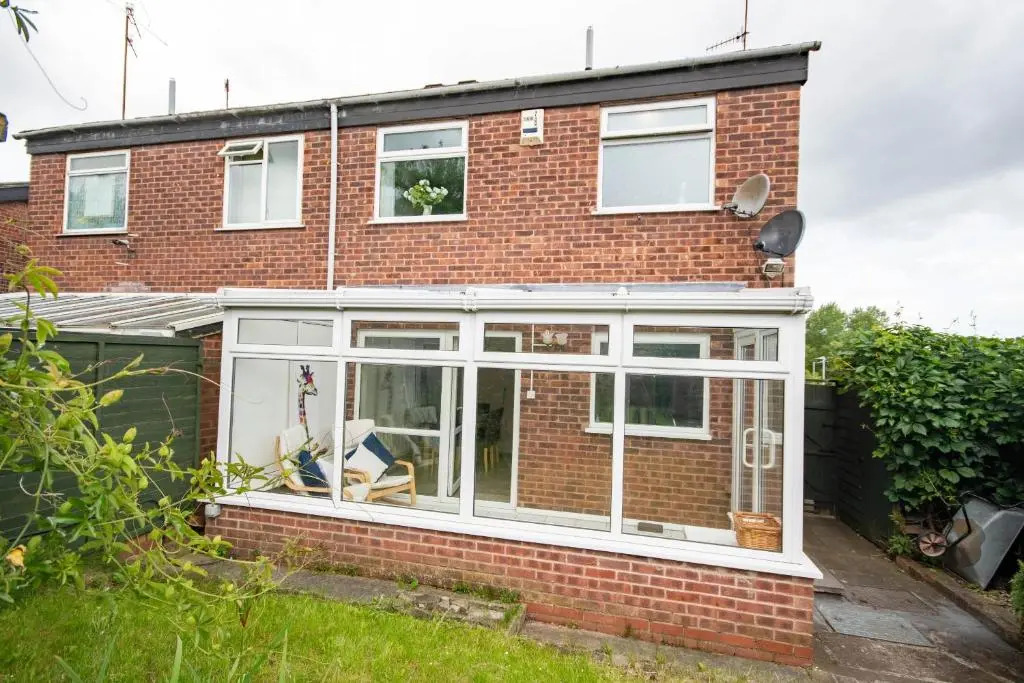 3-bedroom house with garden, conservatory, in centre of Worcester