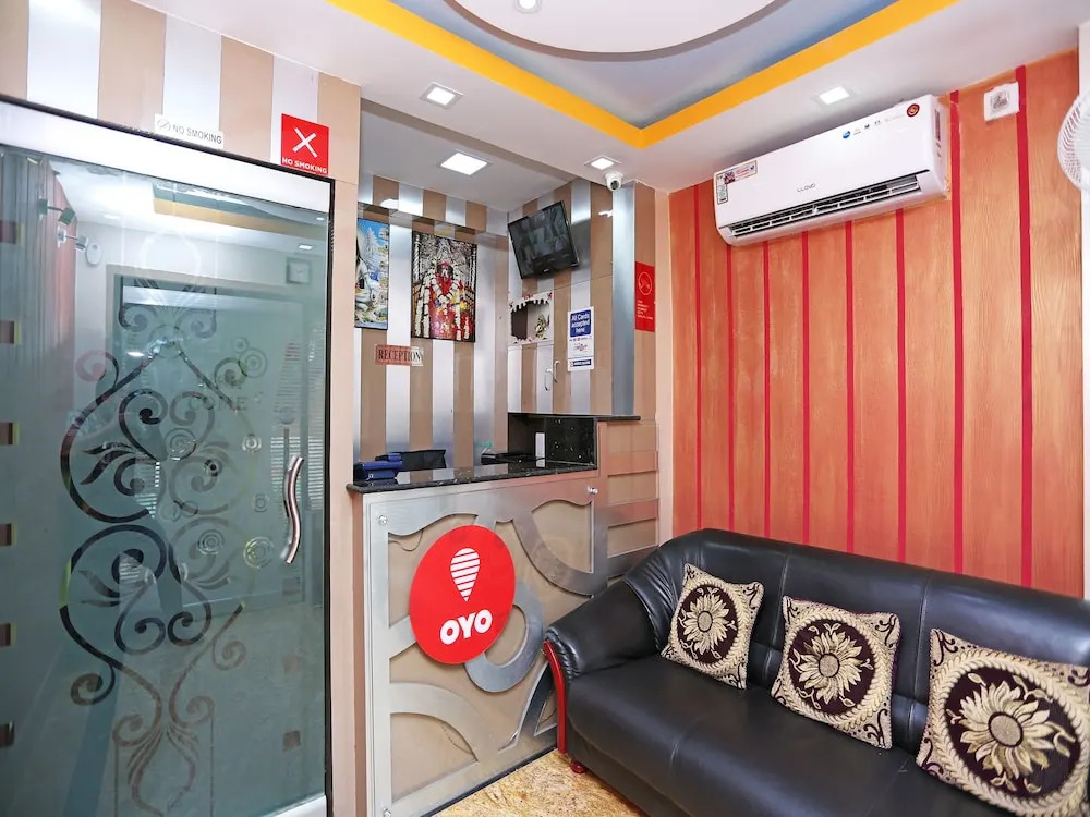 OYO 9975 Hotel Asmeet