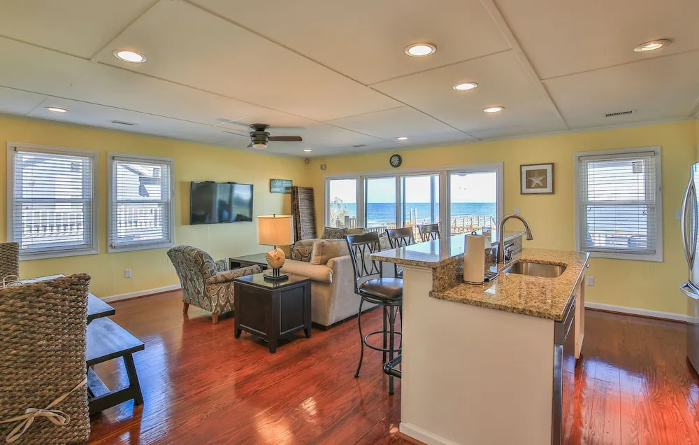 1691 E. Folly Beach - 3 Br Home