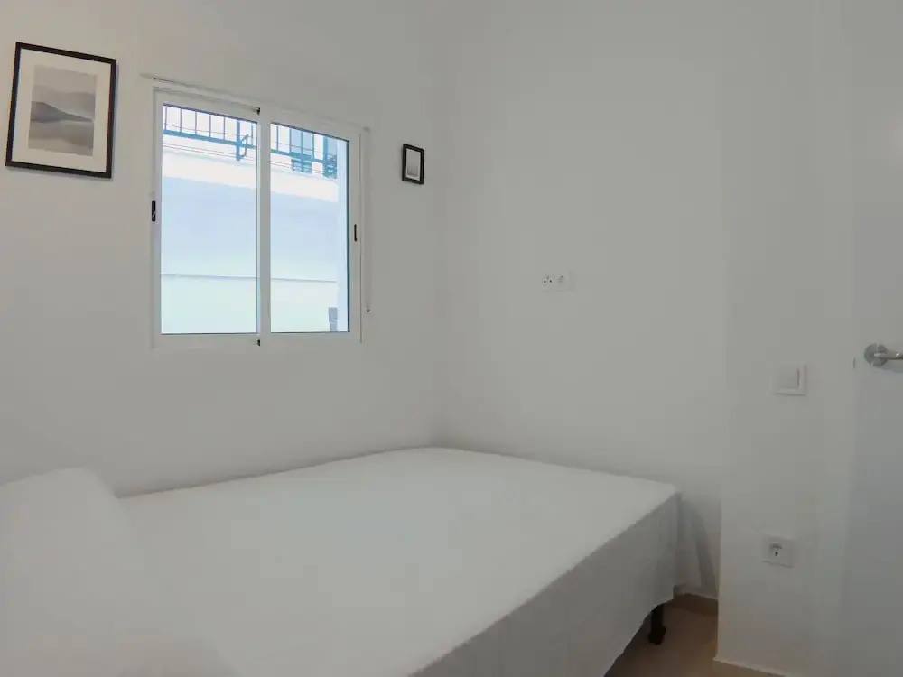 Apartamento interior de 2 Habitaciones cercano al parque Olof Palme AP3