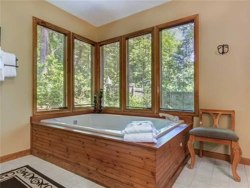 Between Here and There 2 Bedroom Home with Hot Tub