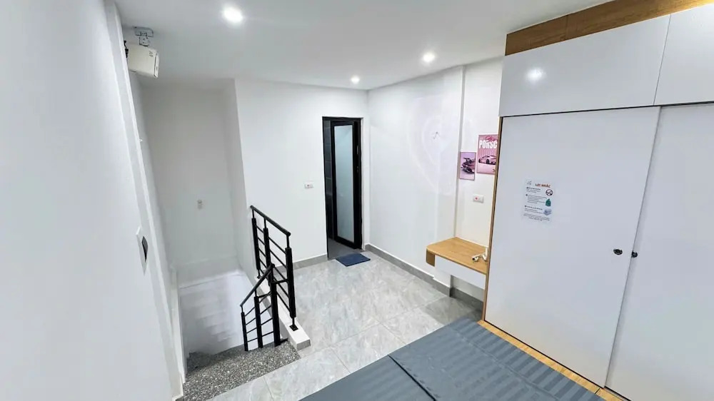 Aira Kim Ma Apartment