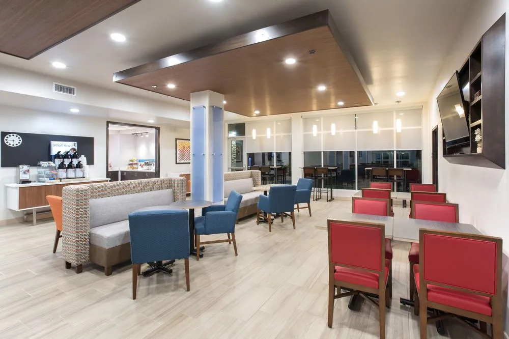 Holiday Inn Express & Suites Lincoln