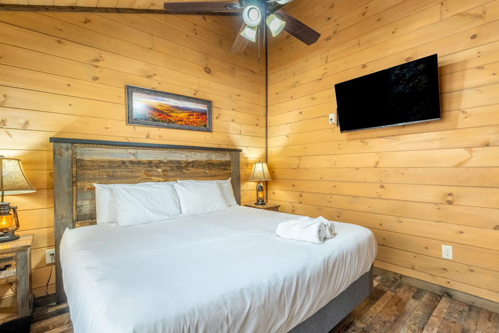 The Wacky Woodpecker by Avantstay Game Room, Private Hot Tub, & Pool Access!