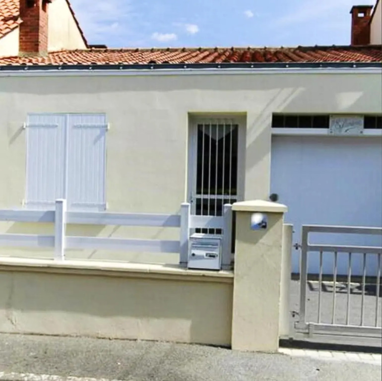 House With one Bedroom in Les Sables-d'olonne, With Enclosed Garden -