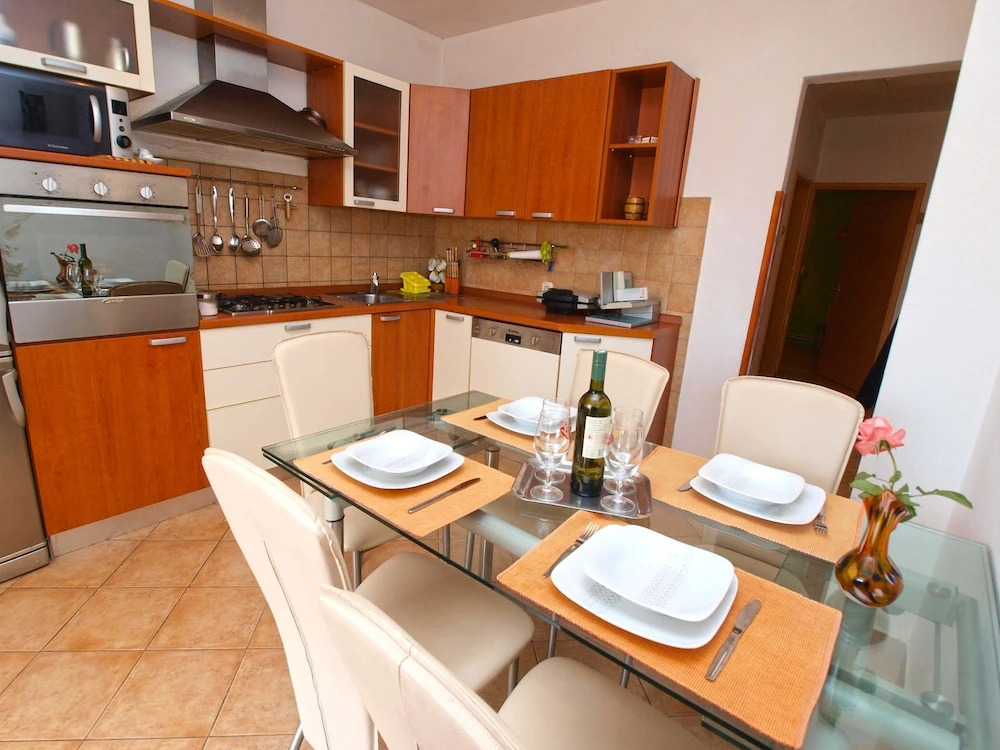 Apartment 1383