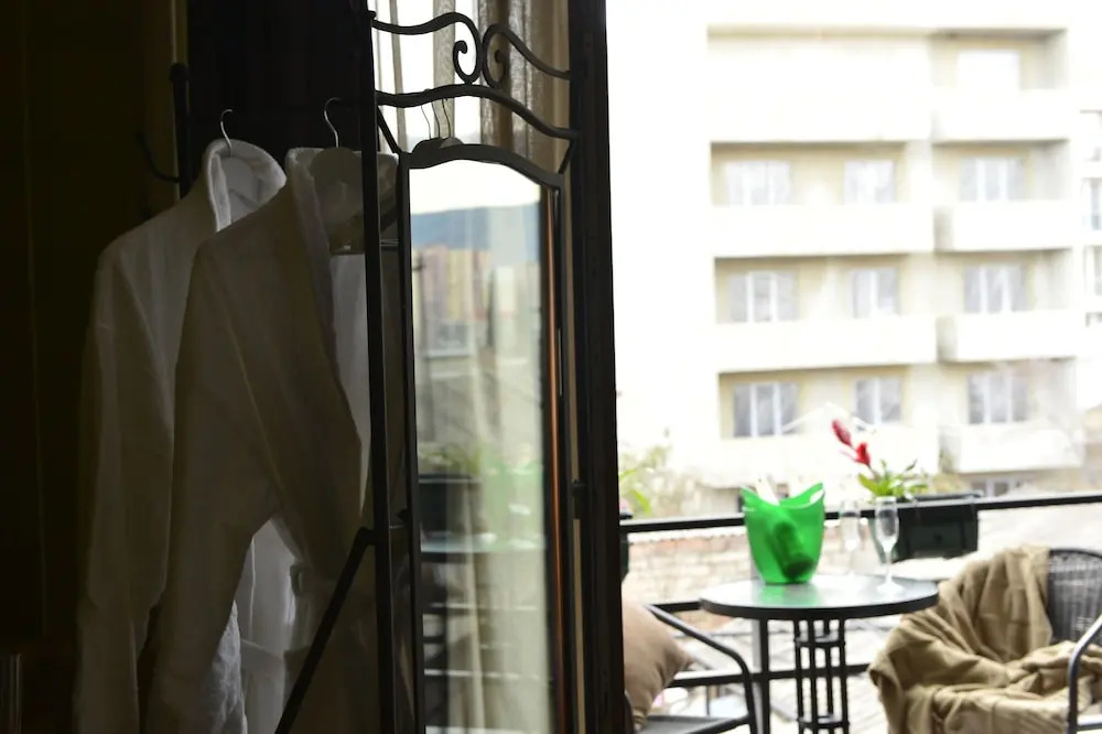 27 Hotel