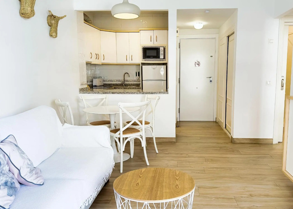 Skol 242 Excellent One Bedroom Apartment with Sea Views