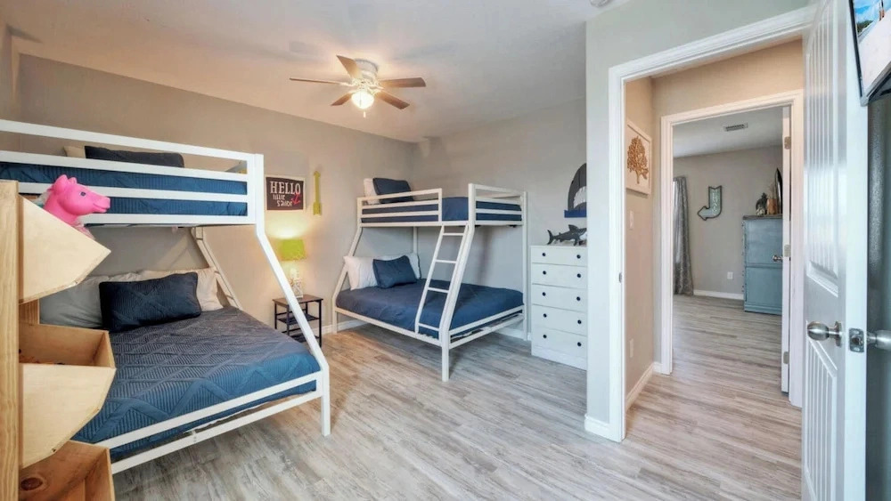 Barefoot and Salty & Tequila Tides by Avantstay. Sleeps 20 2 Homes + Dual Pools + Golf Cart 5 Min to Beach Port Aransas