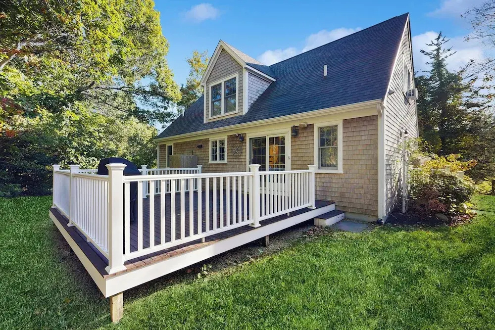 3BR House in Central Location w/ AC, Deck & Yard