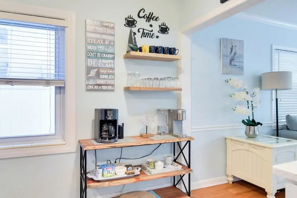 Lovely St Pete Beach Cottage, Walk to Beach & Town