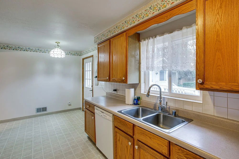Spacious Lakewood Home - 10 Mi to Downtown Tacoma!