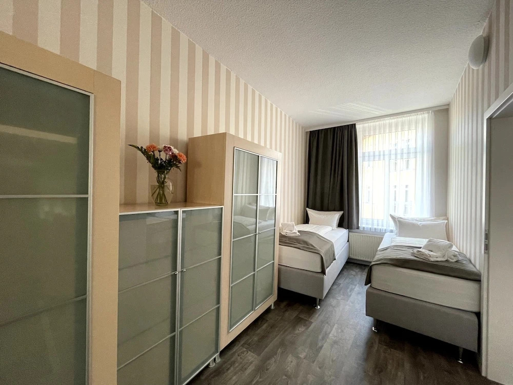 "Zur Altstadt - Am Fuße der Osterburg" Gaststätte, Pension, FEWO