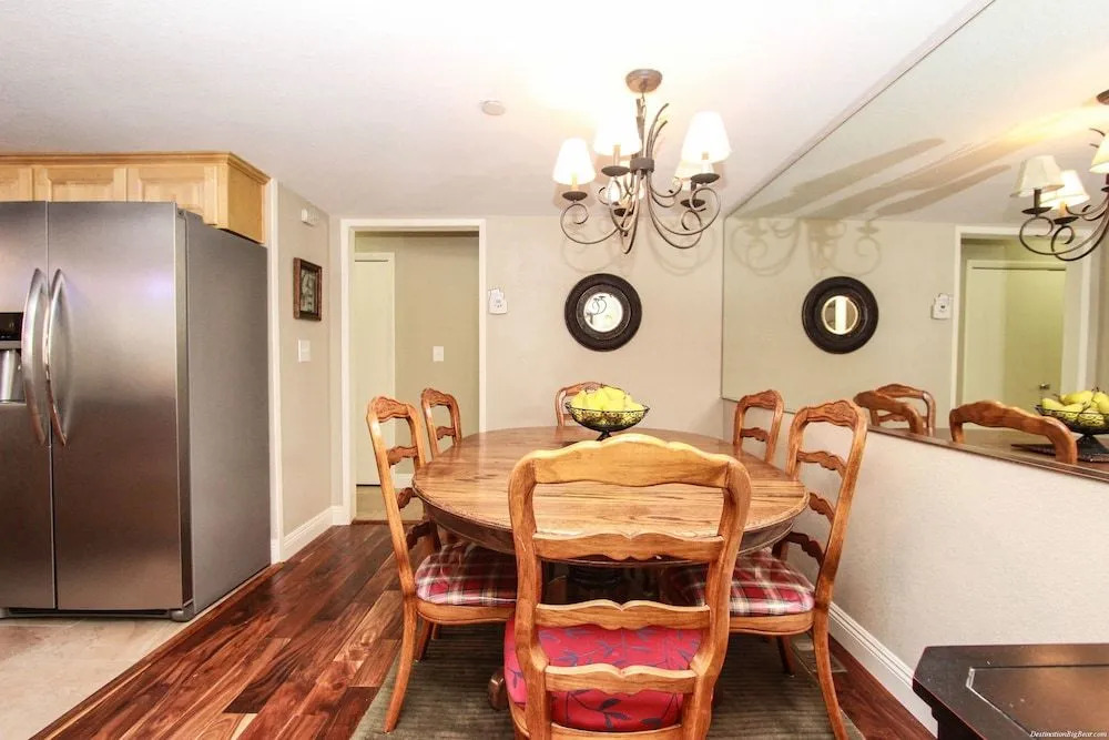 Snow Summit Getaway - 3 Br home by RedAwning