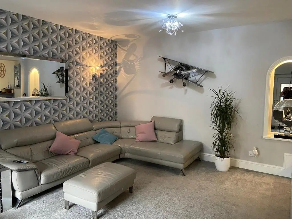 Loveliest Homes Paignton - Casa Marina - 3 bed, 2 bathroom house, balcony, parking