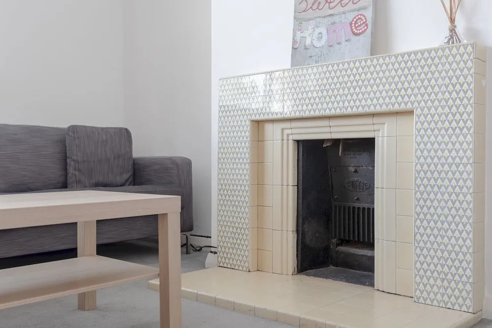 Bright 3 Bedroom Apartment Close To Westfield Shopping