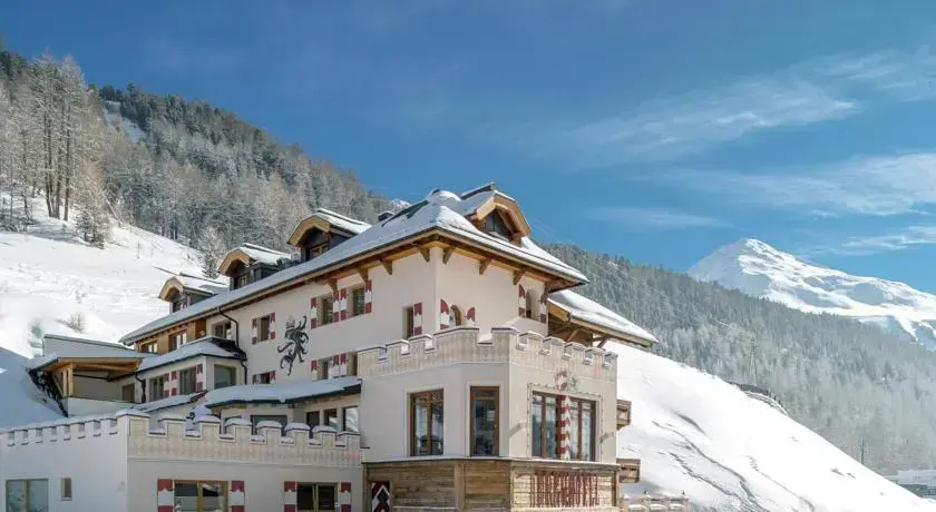 Burghotel Alpenglühn