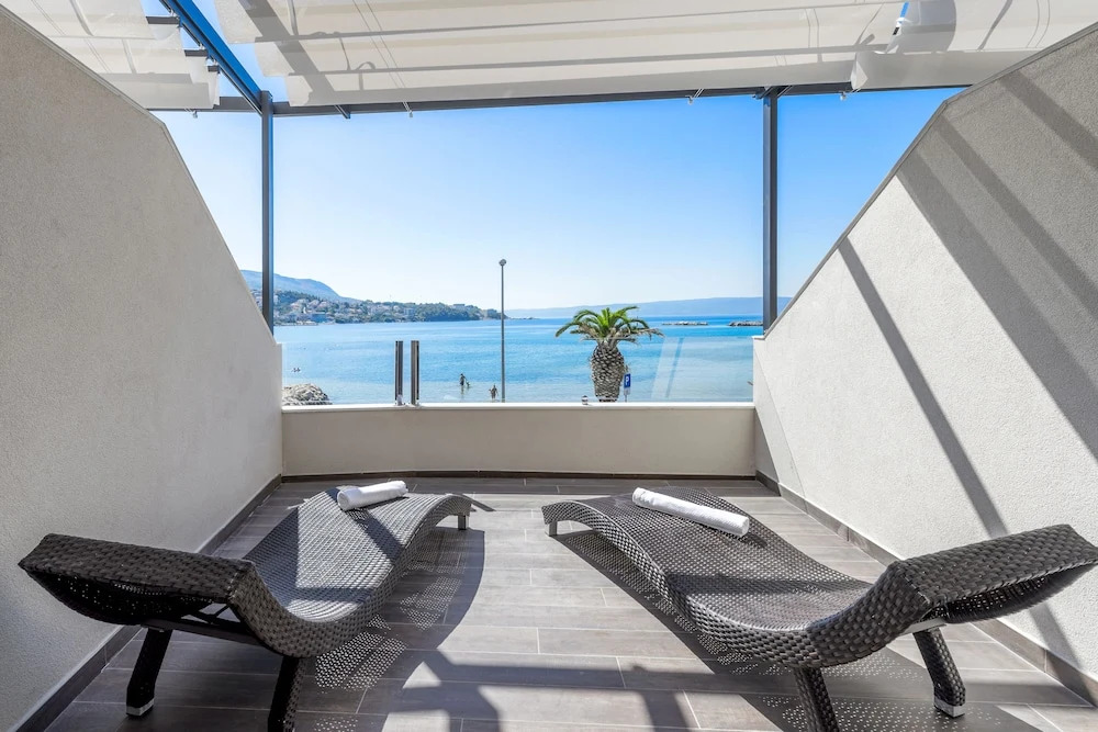 Sea View Luxury Rooms Seven of Nine