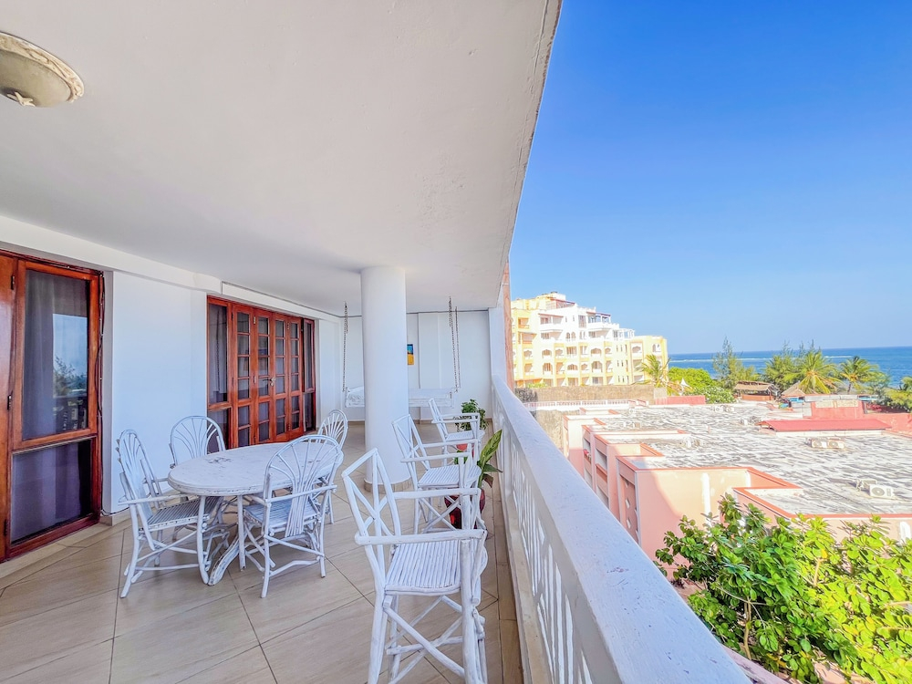 Pumziko Beachfront Apartment