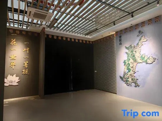 Zhihua Intelligent Hotel (Donggang Branch)