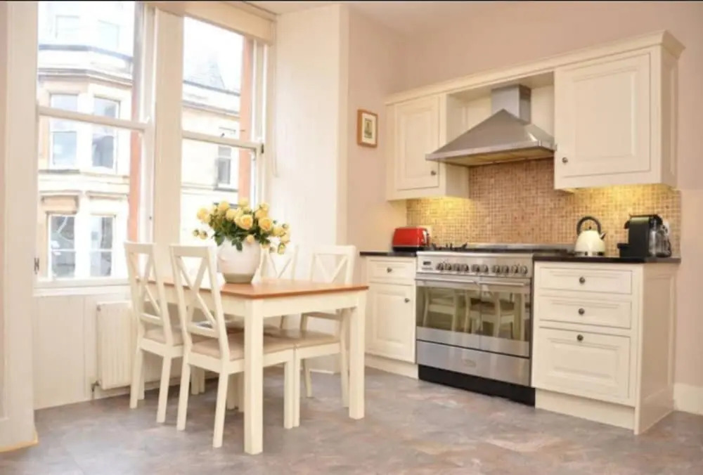 Traditional 2 Bedroom Flat With Views of Portobello Beach