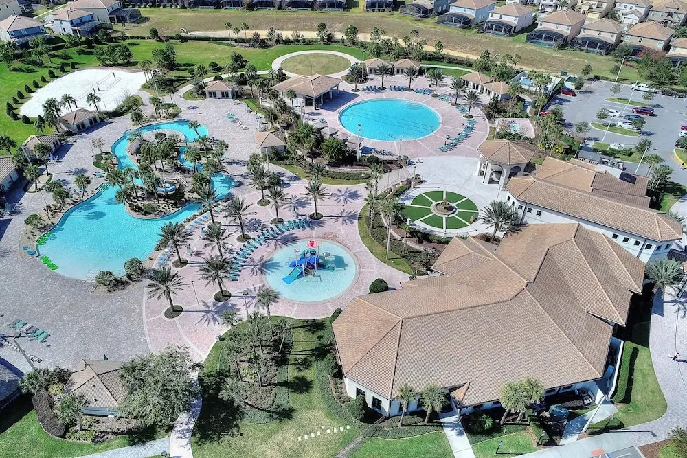 Wonderland Sleeps 14 Free Waterparks and South Facing Pool