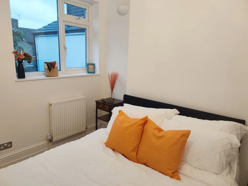 2-bed Flat Near Park in Central London